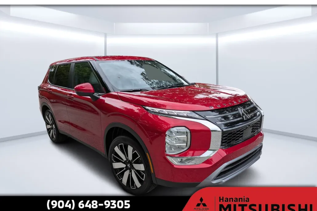 2025 Mitsubishi Outlander SE photo 1
