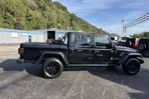 2021 Jeep Gladiator Sport photo 2