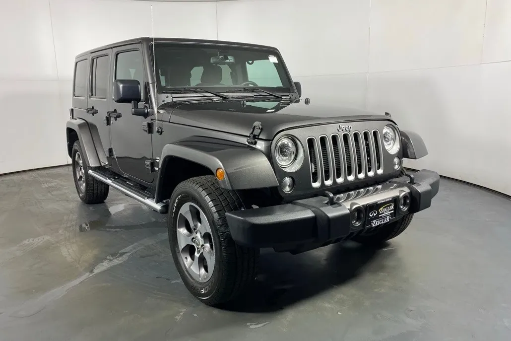2017 Jeep Wrangler Unlimited Sahara photo 1