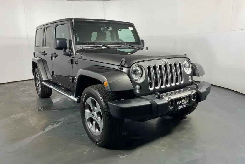 2017 Jeep Wrangler Unlimited Sahara photo 1