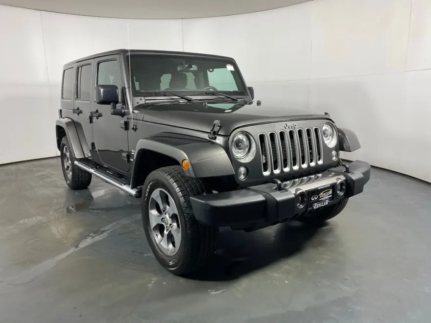 2017 Jeep Wrangler Unlimited Sahara photo 1