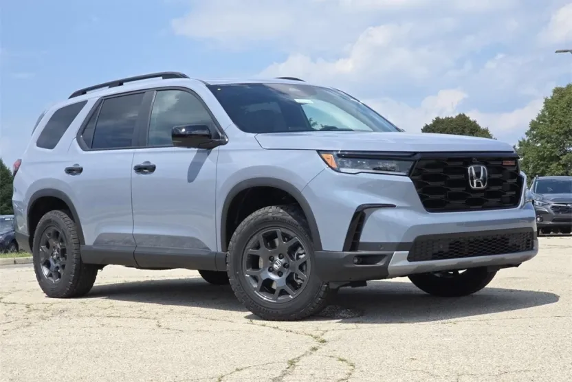 2025 Honda Pilot TrailSport photo 1