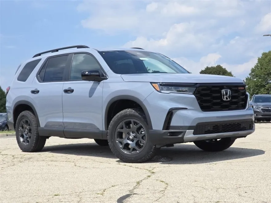 2025 Honda Pilot TrailSport photo 1