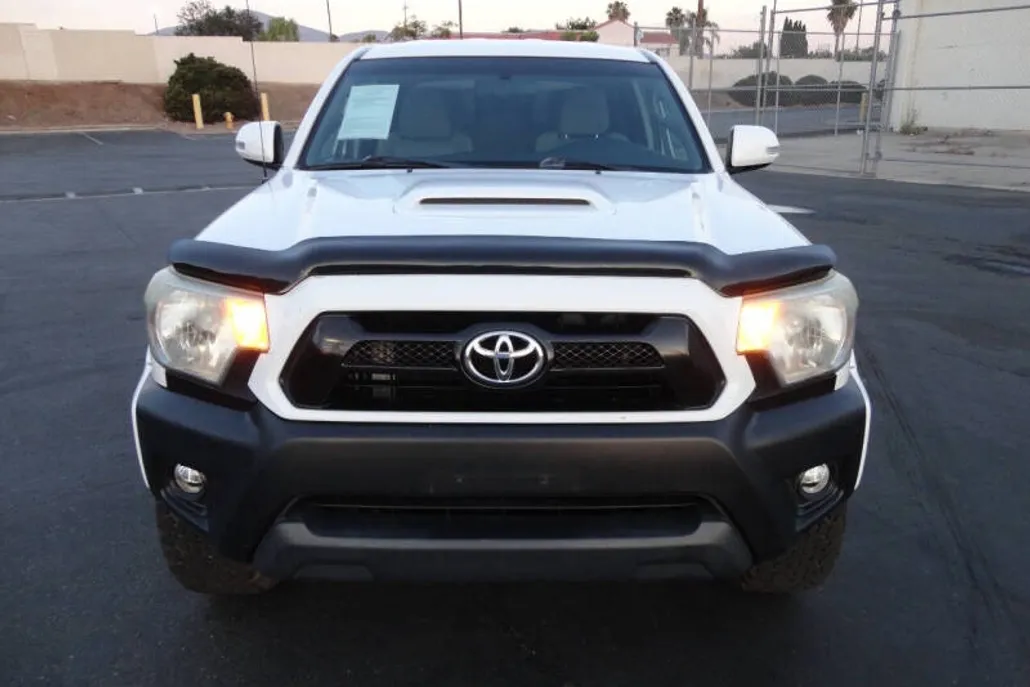 2015 Toyota Tacoma PreRunner V6 photo 1