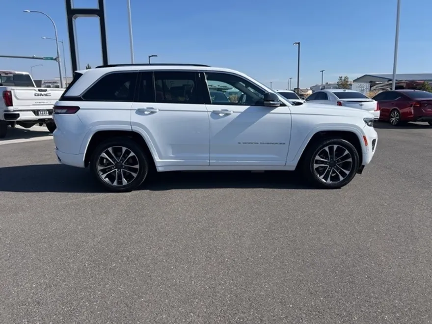 2022 Jeep Grand Cherokee Overland 4xe photo 1