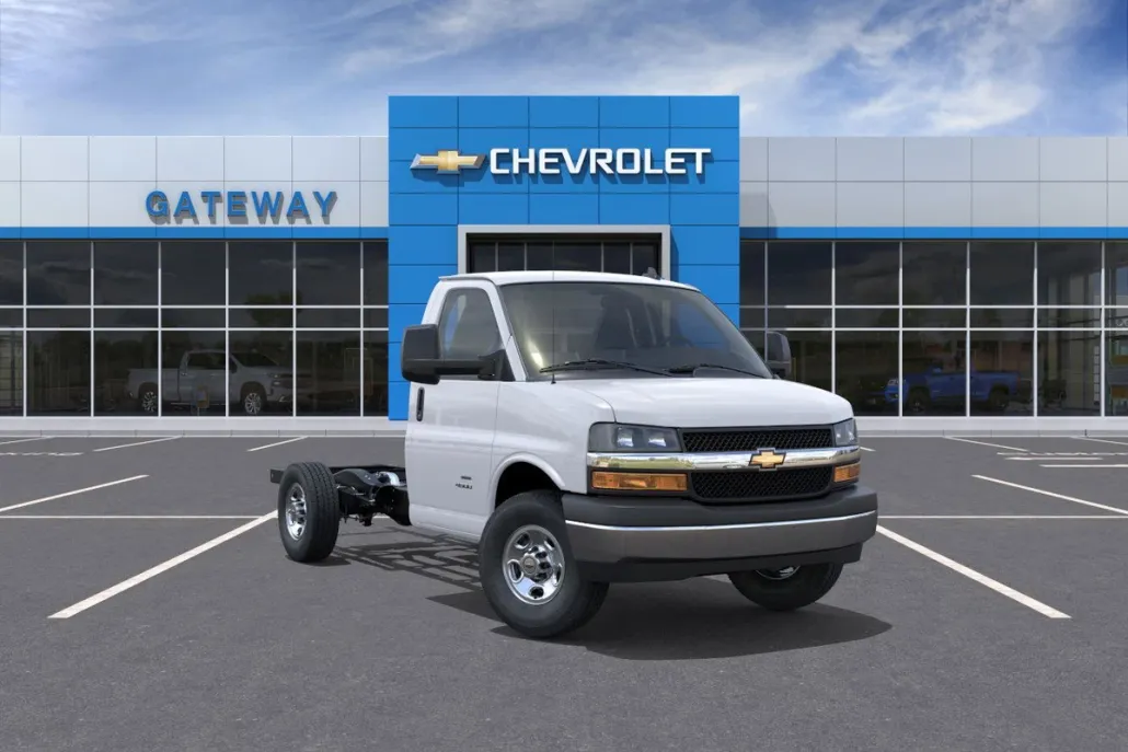 2025 Chevrolet Express Cutaway 3500 photo 1
