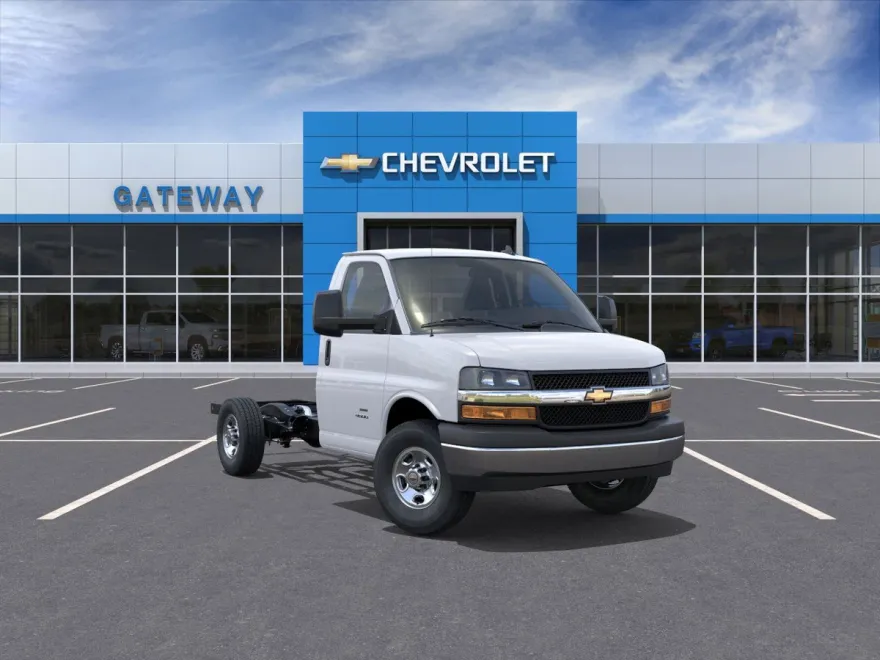 2025 Chevrolet Express Cutaway 3500 photo 1