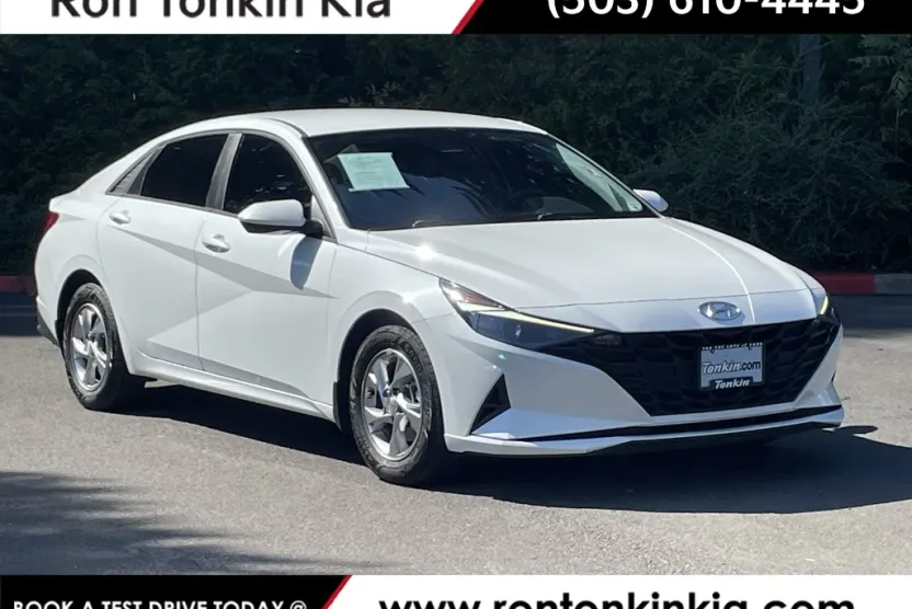 2022 Hyundai Elantra SE photo 1