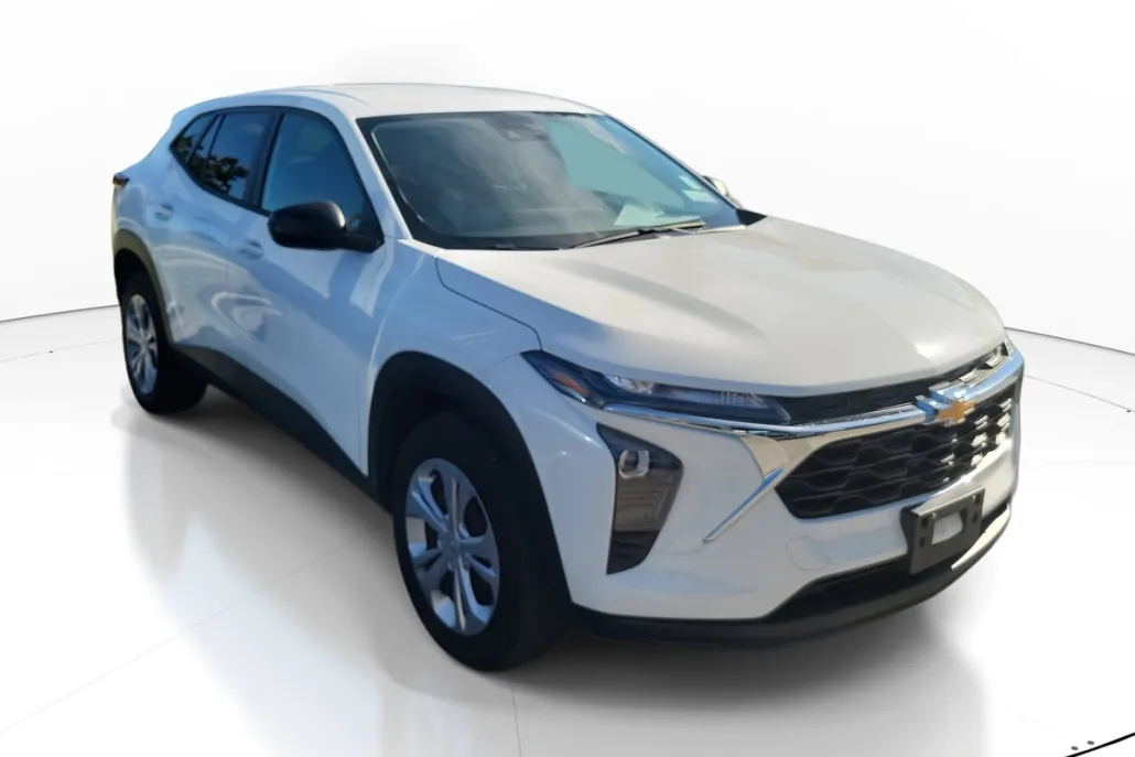 2024 Chevrolet Trax LS photo 1