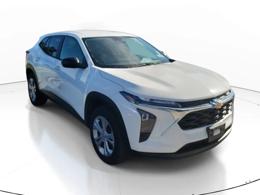 2024 Chevrolet Trax LS photo 1