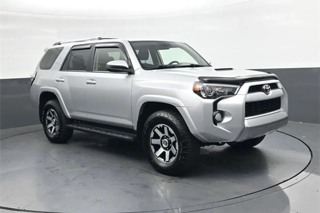 2018 Toyota 4Runner TRD Off-Road photo 1