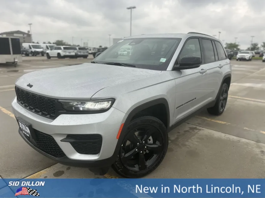 2025 Jeep Grand Cherokee Altitude photo 1