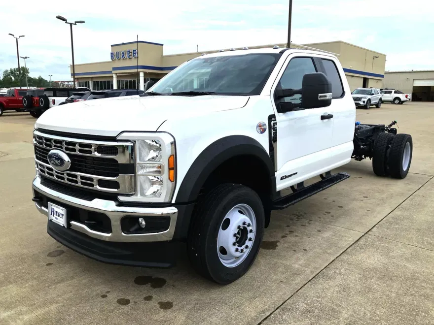 2025 Ford F-550 XL photo 1