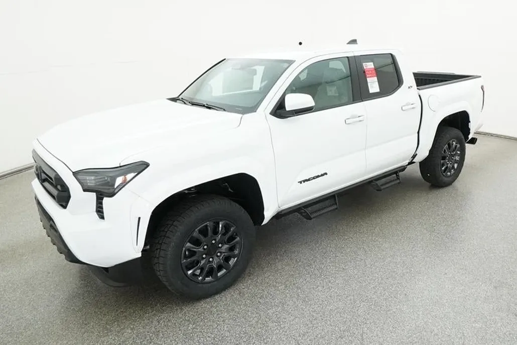 2025 Toyota Tacoma SR5 photo 1