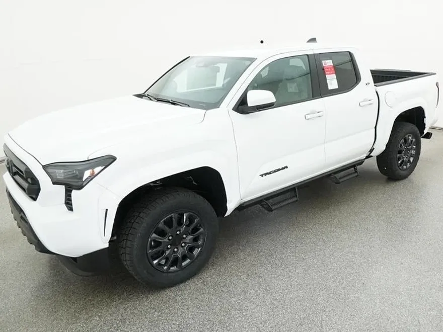 2025 Toyota Tacoma SR5 photo 1