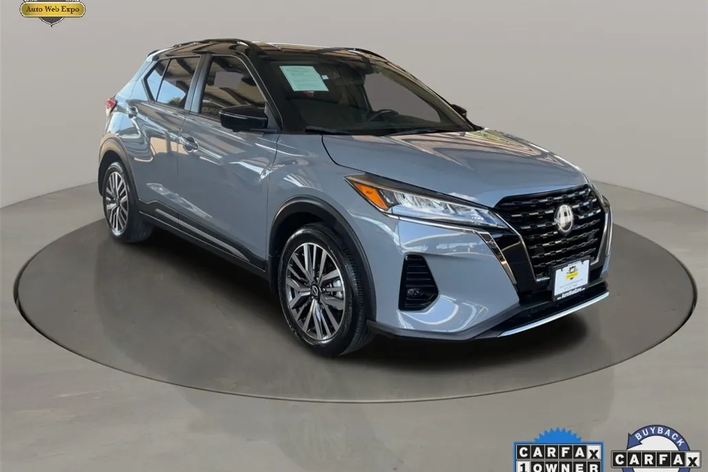 2023 Nissan Kicks SR photo 1