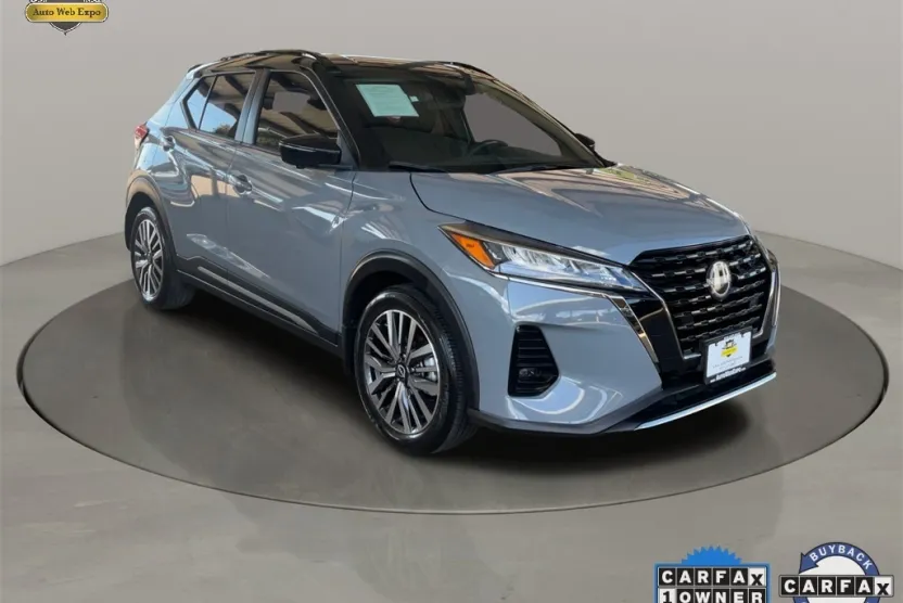 2023 Nissan Kicks SR photo 1