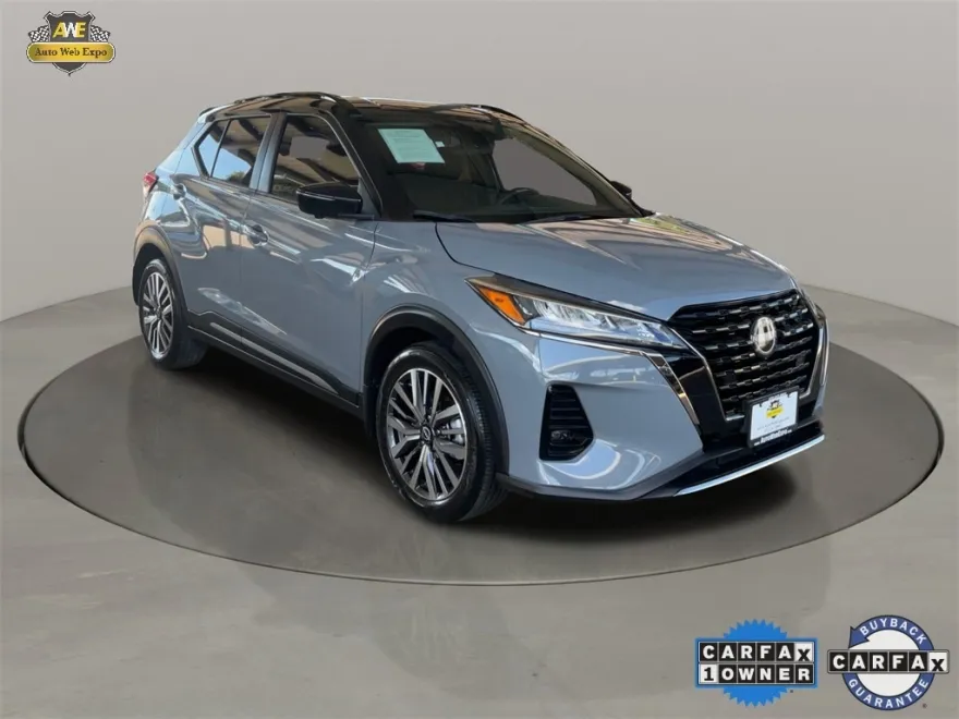 2023 Nissan Kicks SR photo 1