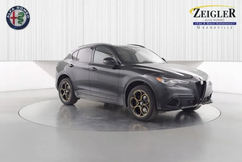 2025 Alfa Romeo Stelvio Sprint Base photo 1