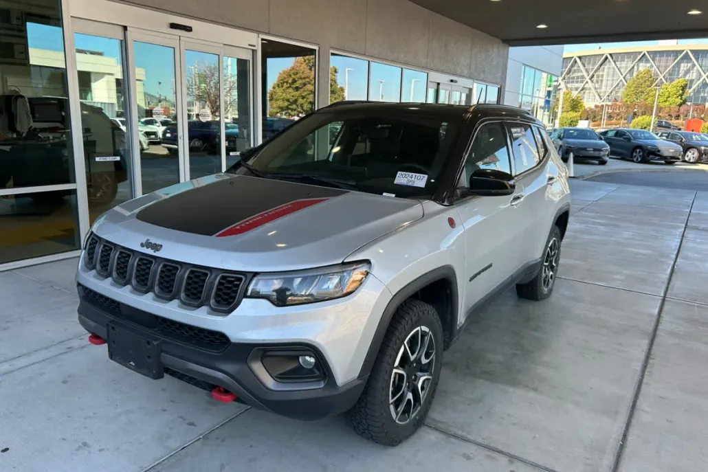 2024 Jeep Compass Trailhawk photo 1
