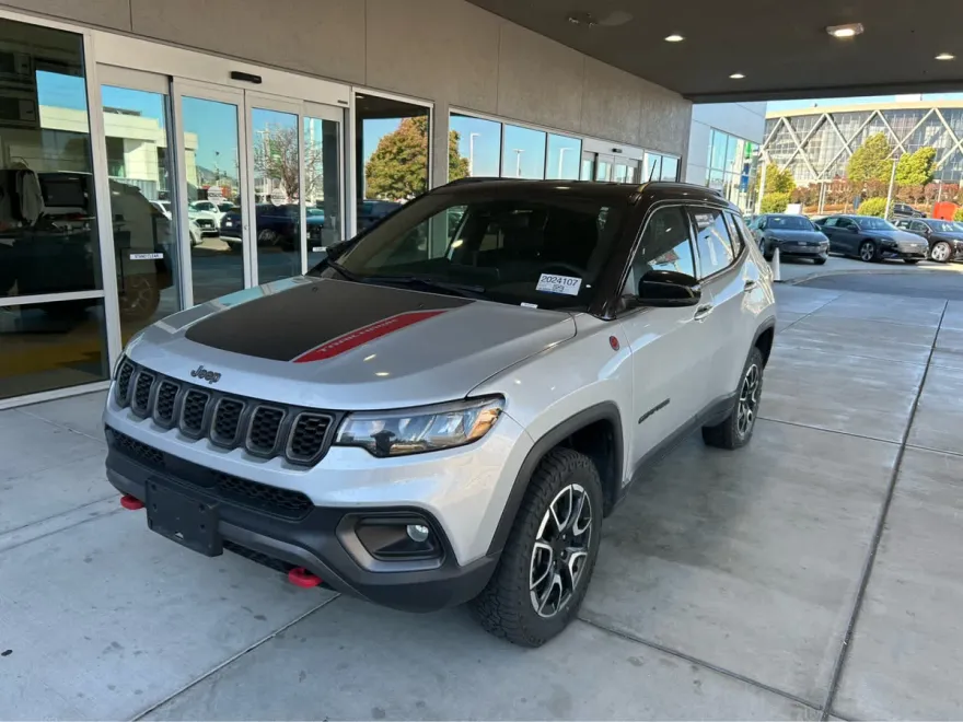 2024 Jeep Compass Trailhawk photo 1