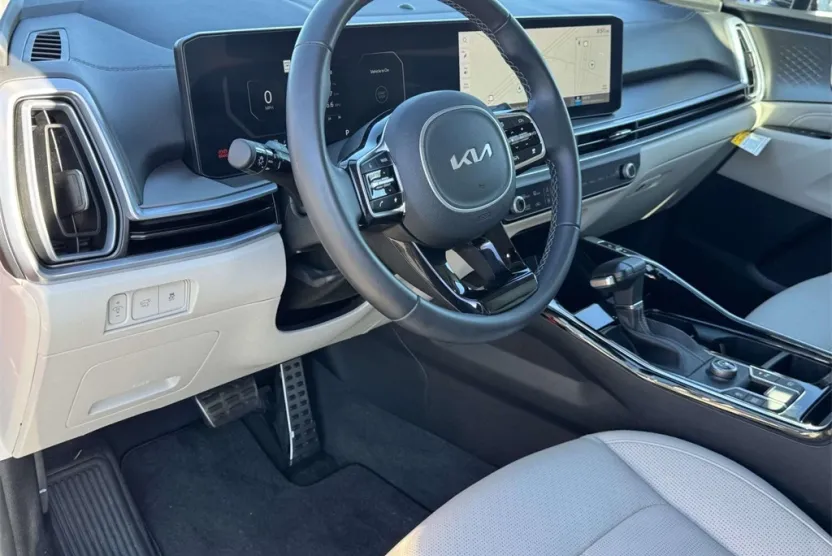 2025 Kia Sorento SX photo 1