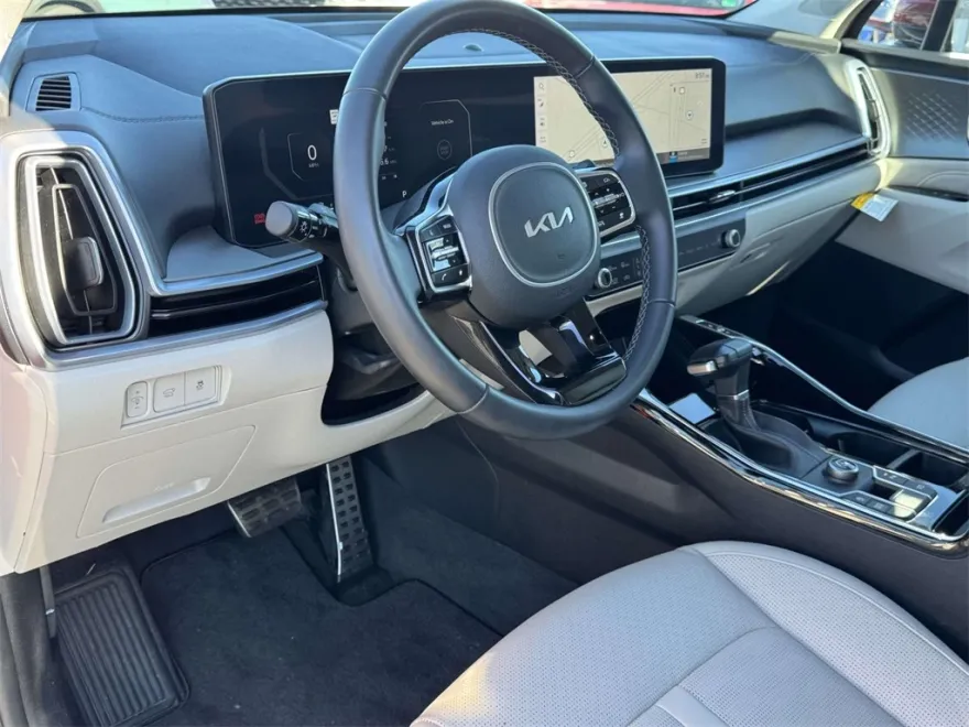 2025 Kia Sorento SX photo 1