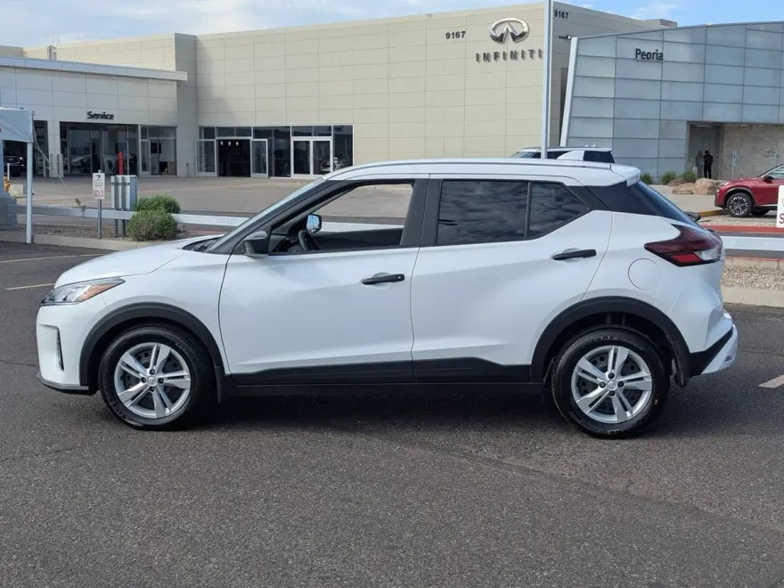 2025 Nissan Kicks Play S photo 1