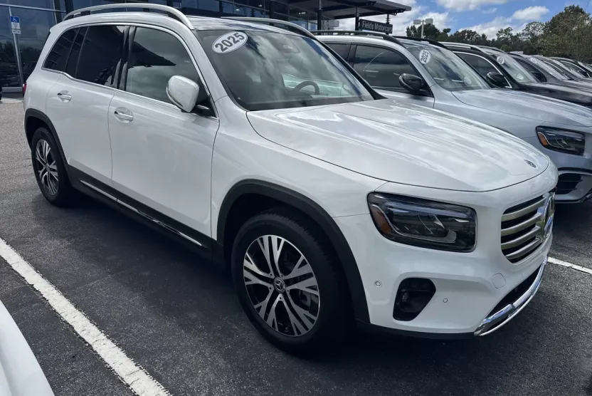 2025 Mercedes Benz GLB 250 photo 1