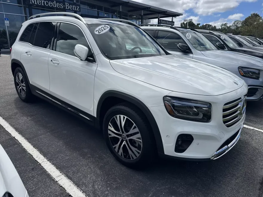 2025 Mercedes Benz GLB 250 photo 1