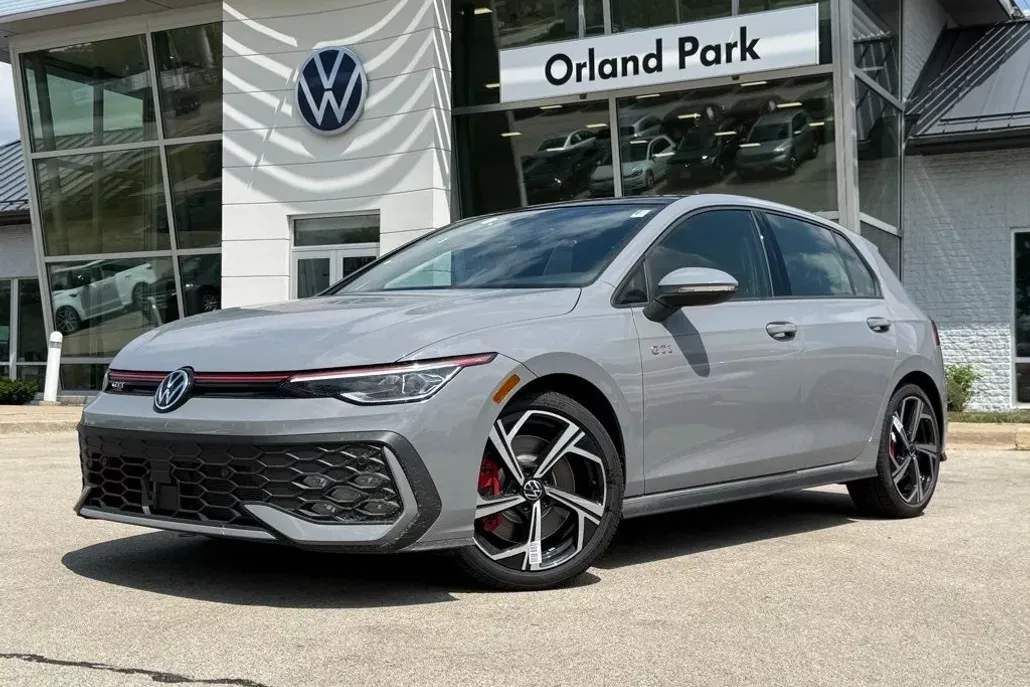 2025 Volkswagen Golf GTI SE photo 1
