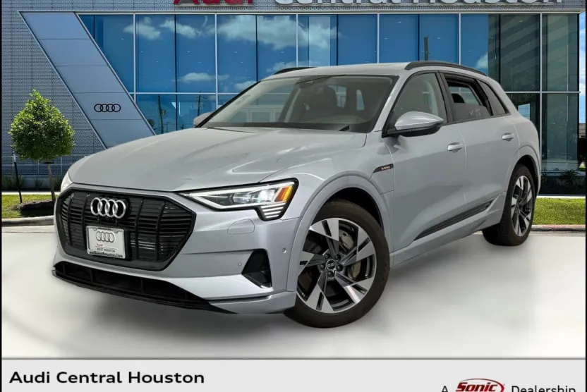 2021 Audi e-tron Premium photo 1