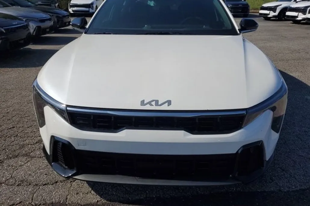 2025 Kia K4 GT-Line photo 1