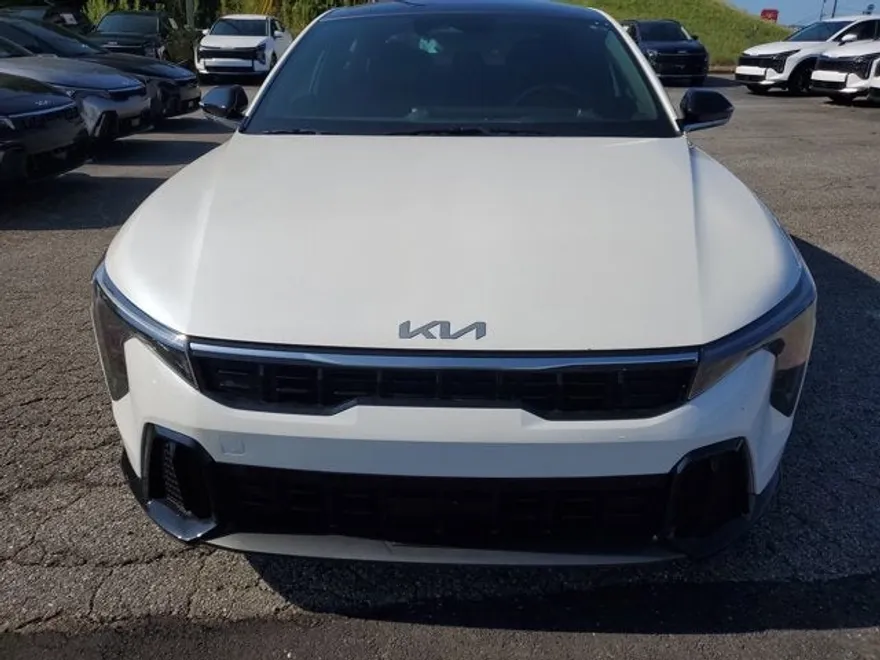 2025 Kia K4 GT-Line photo 1