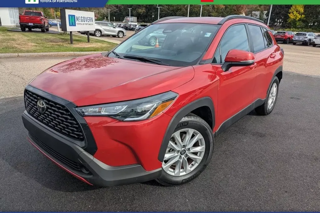 2024 Toyota Corolla Cross LE photo 1
