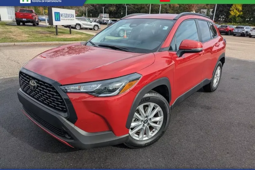 2024 Toyota Corolla Cross LE photo 1