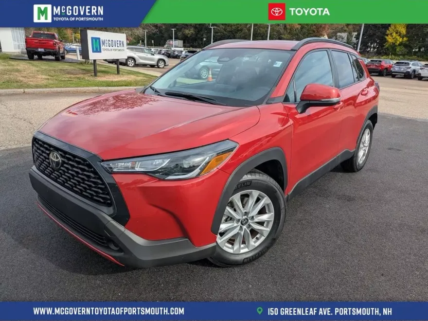 2024 Toyota Corolla Cross LE photo 1