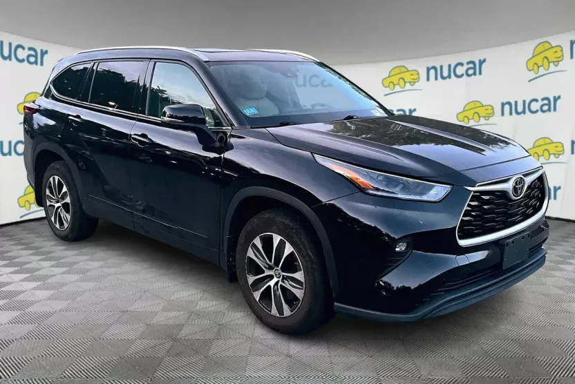 2021 Toyota Highlander XLE photo 1