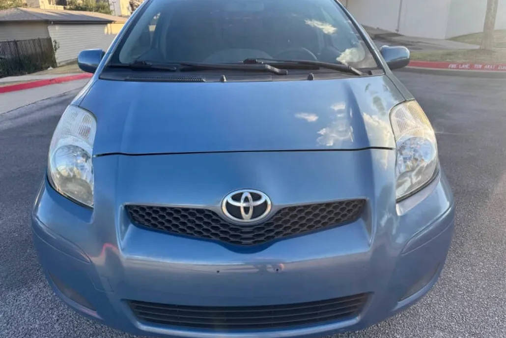 2009 Toyota Yaris Base photo 1