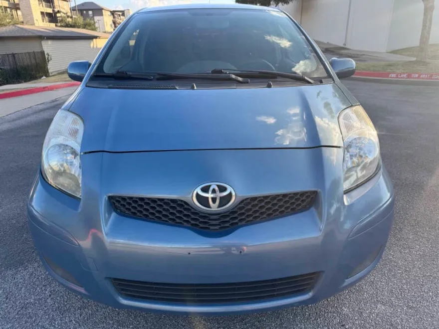 2009 Toyota Yaris Base photo 1