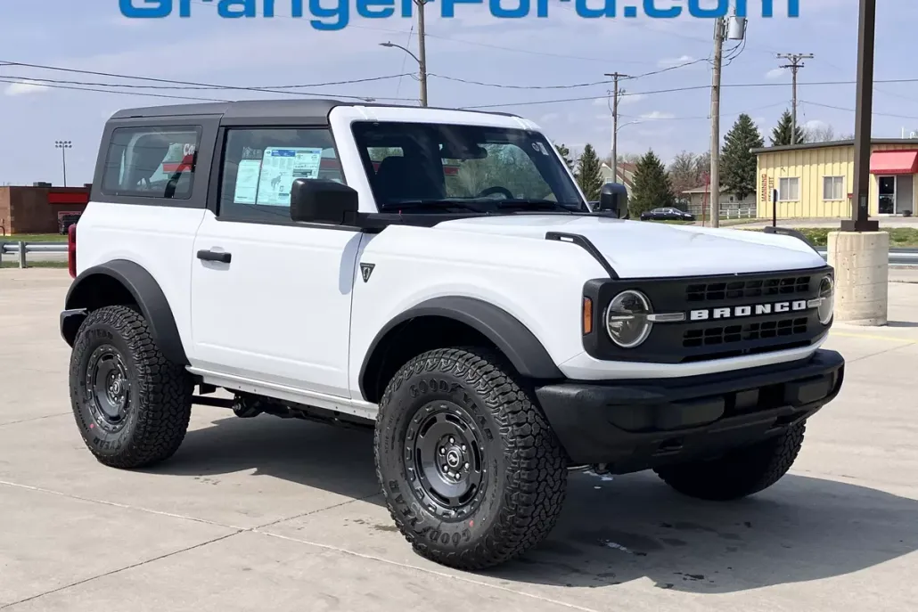 2025 Ford Bronco Base photo 1
