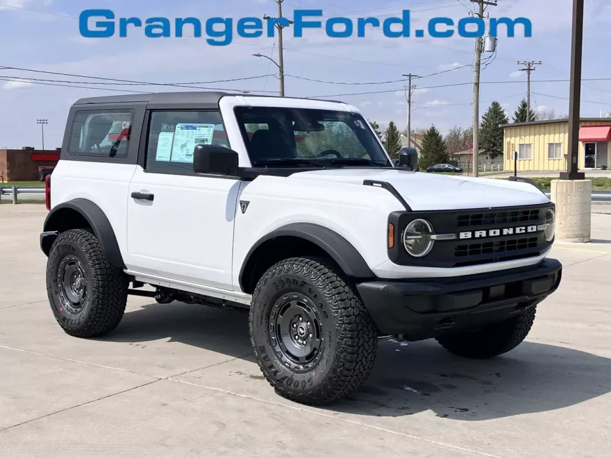 2025 Ford Bronco Base photo 1