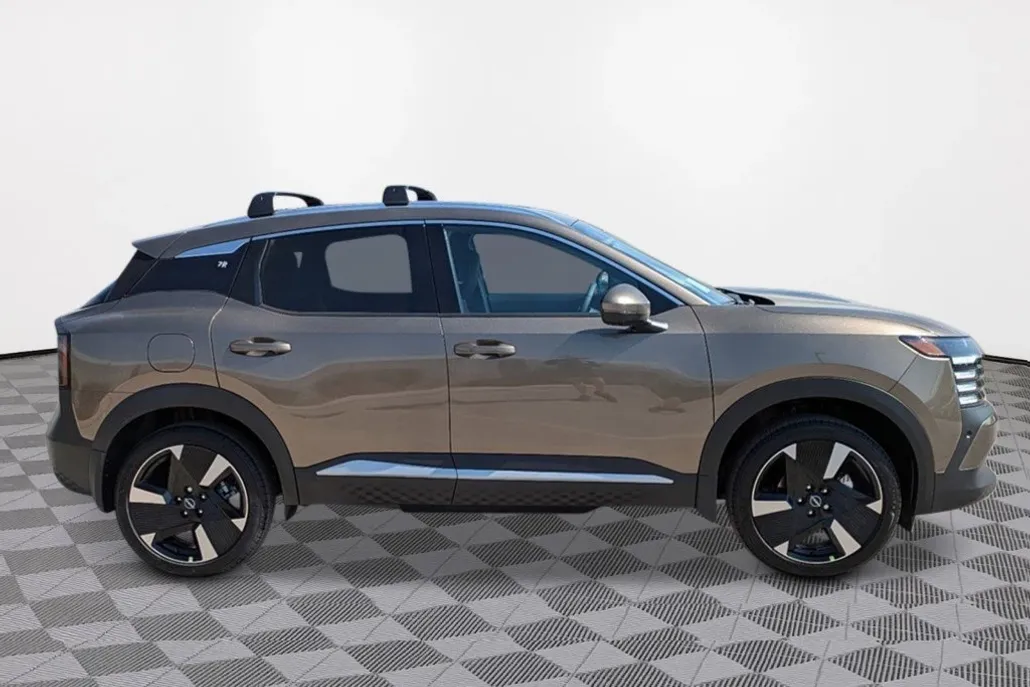 2026 Nissan Kicks SR photo 1