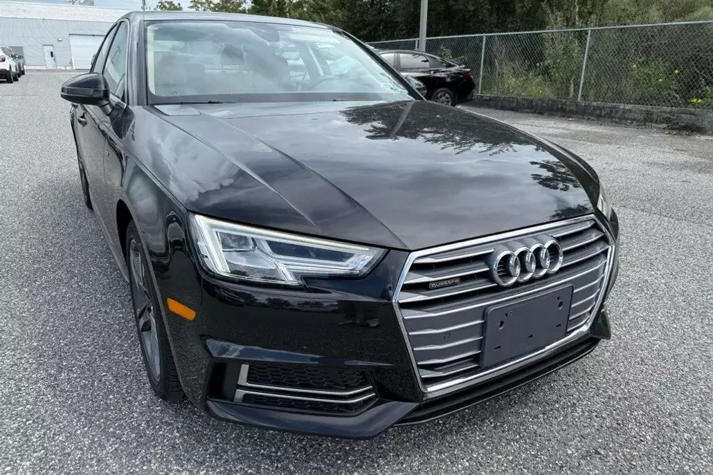 2018 Audi A4 2.0T photo 1