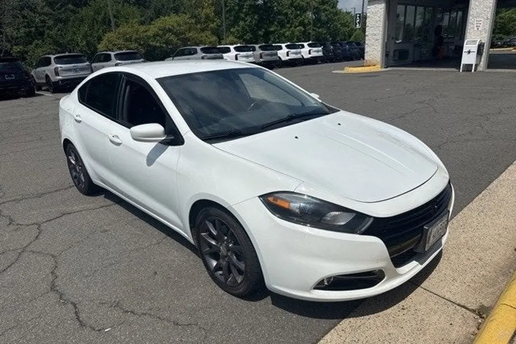 2016 Dodge Dart SXT photo 1