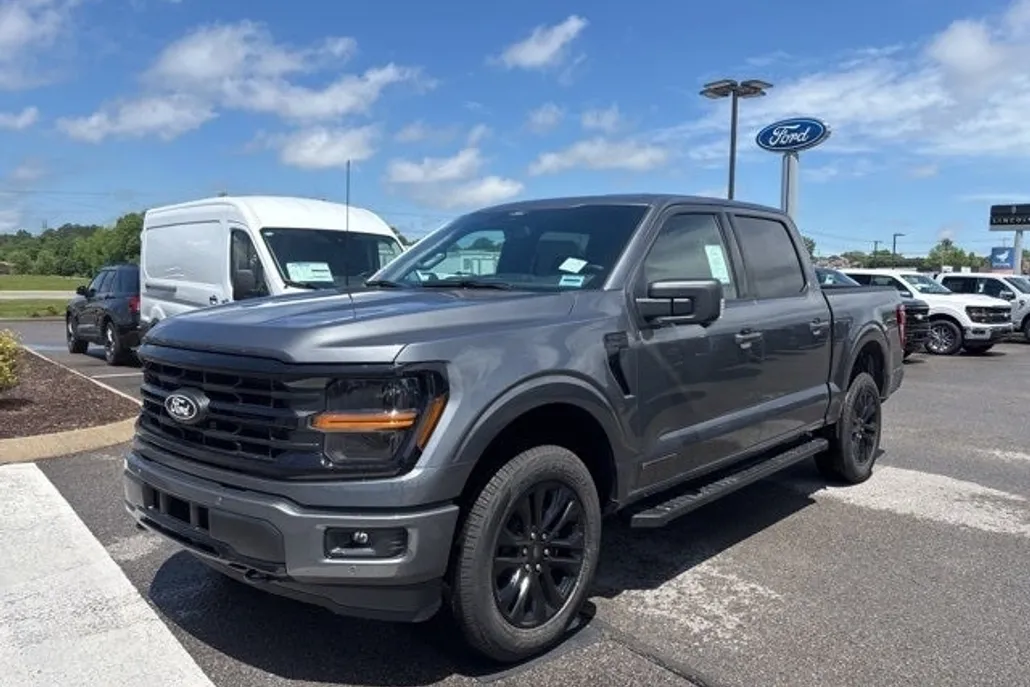 2025 Ford F-150 XLT photo 1