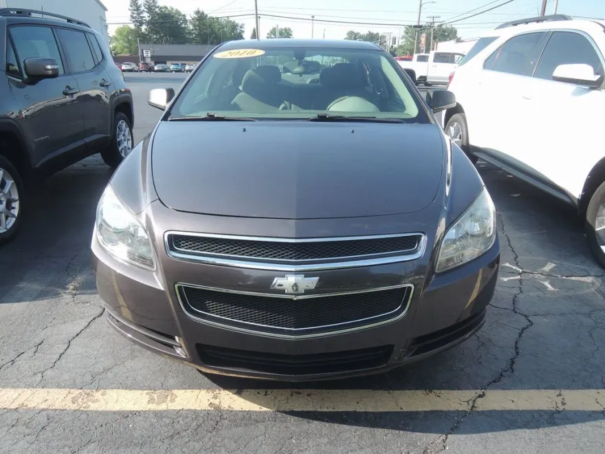 2010 Chevrolet Malibu LS photo 1