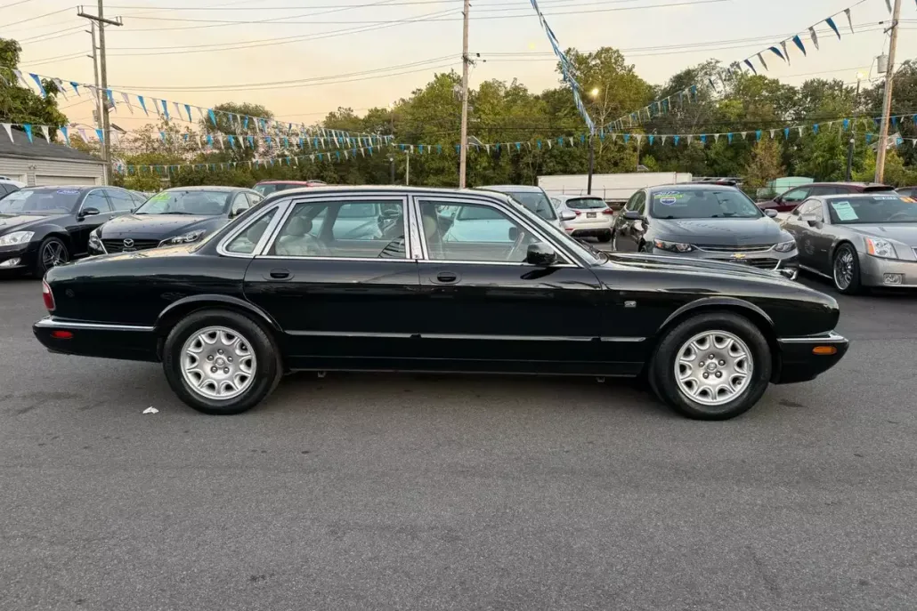 2001 Jaguar XJ XJ8 photo 1