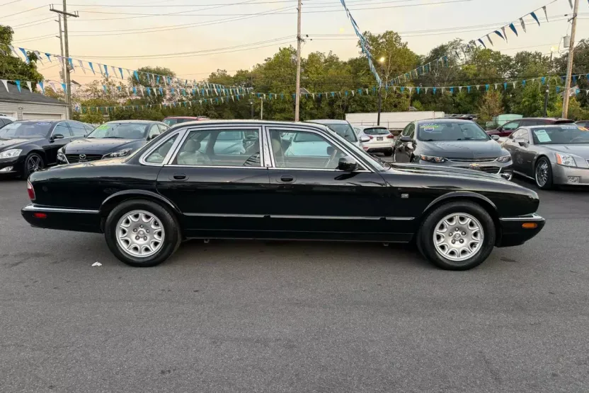 2001 Jaguar XJ XJ8 photo 1