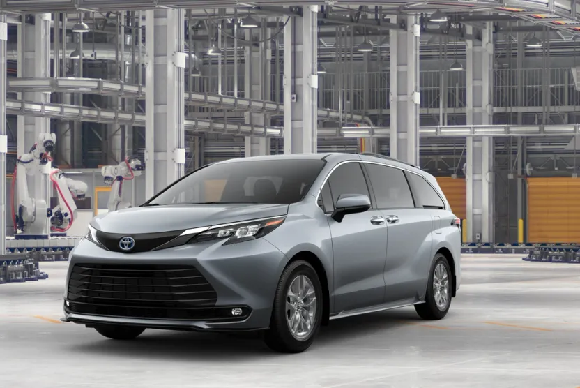 2025 Toyota Sienna XLE photo 1